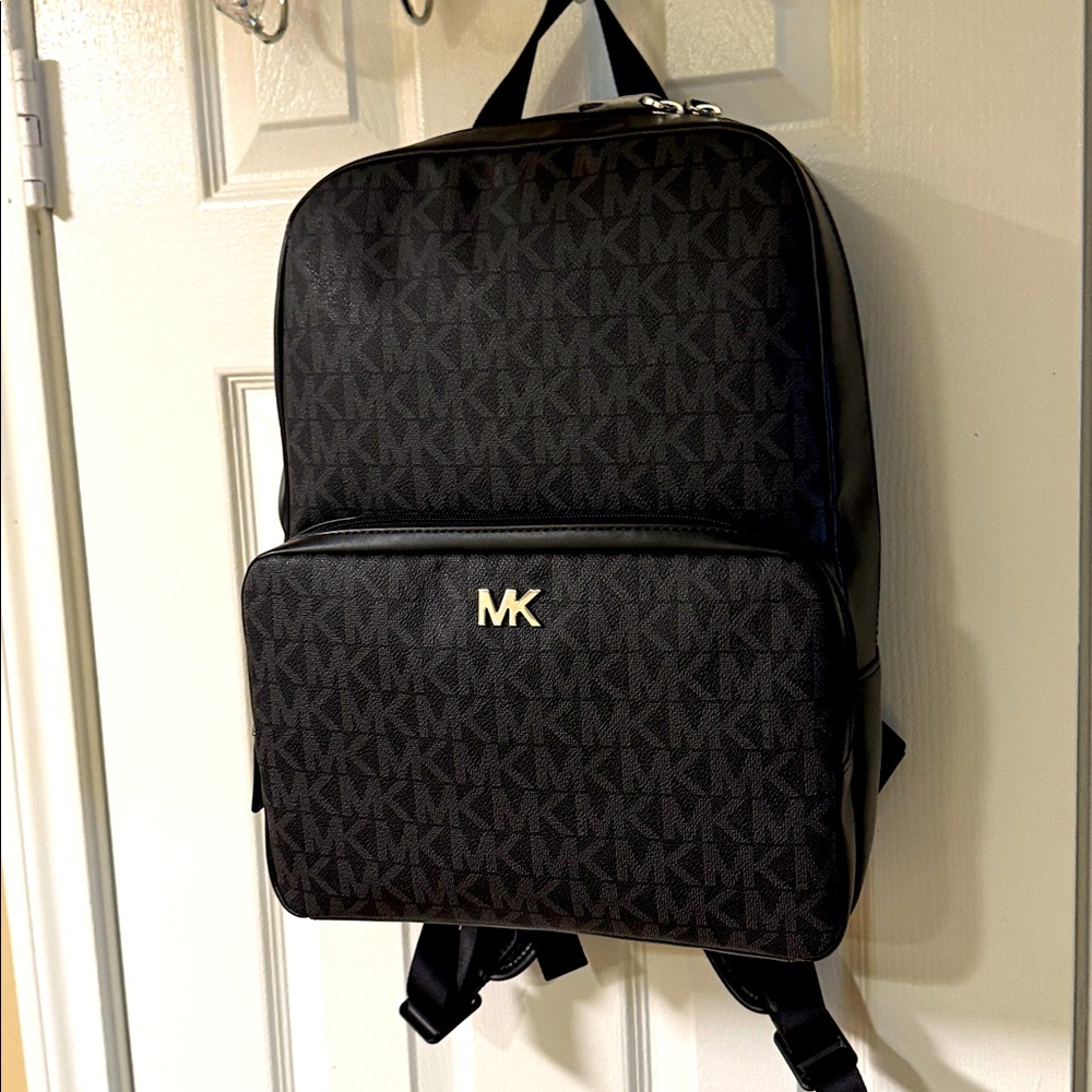 Michael Kors Signature/Logo Zip Backpack. BN